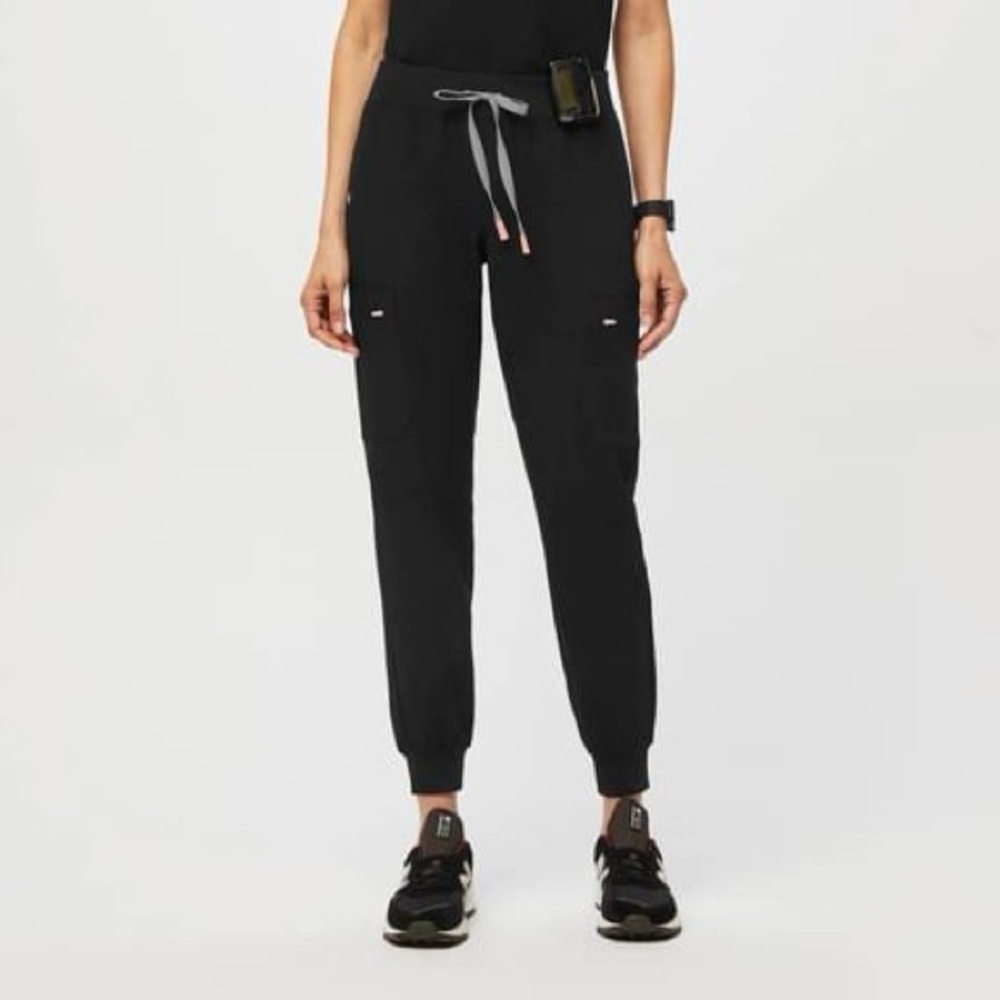 FIGS muoy jogger scrubs
